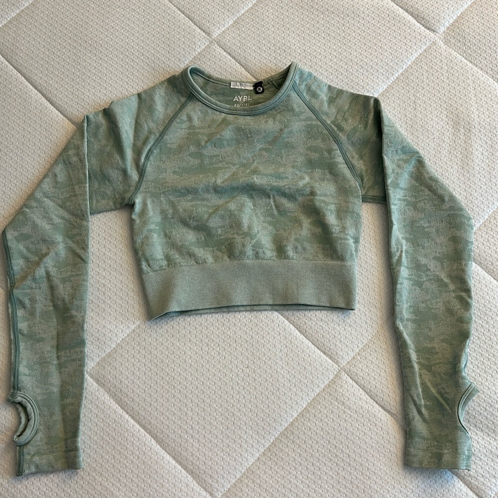 light green long sleeve camo crop top, light green camo shorts, workout set